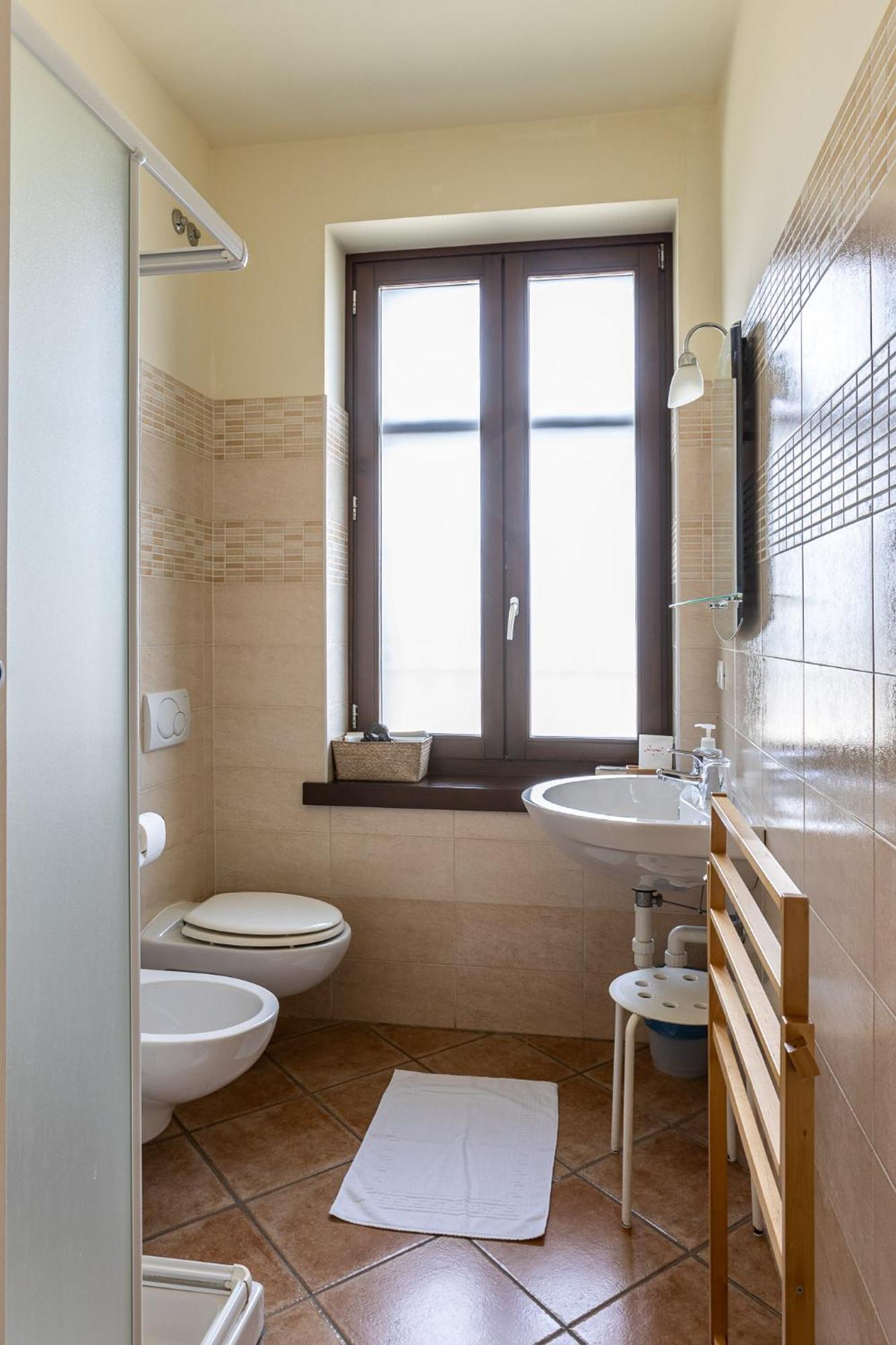 Camera Matrimoniale/Doppia con Letti Singoli con Bagno Privato